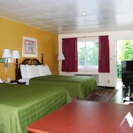 Travelodge By Wyndham צ'יימברסבורג מראה חיצוני תמונה