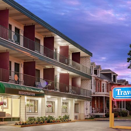 Travelodge By Wyndham צ'יימברסבורג מראה חיצוני תמונה