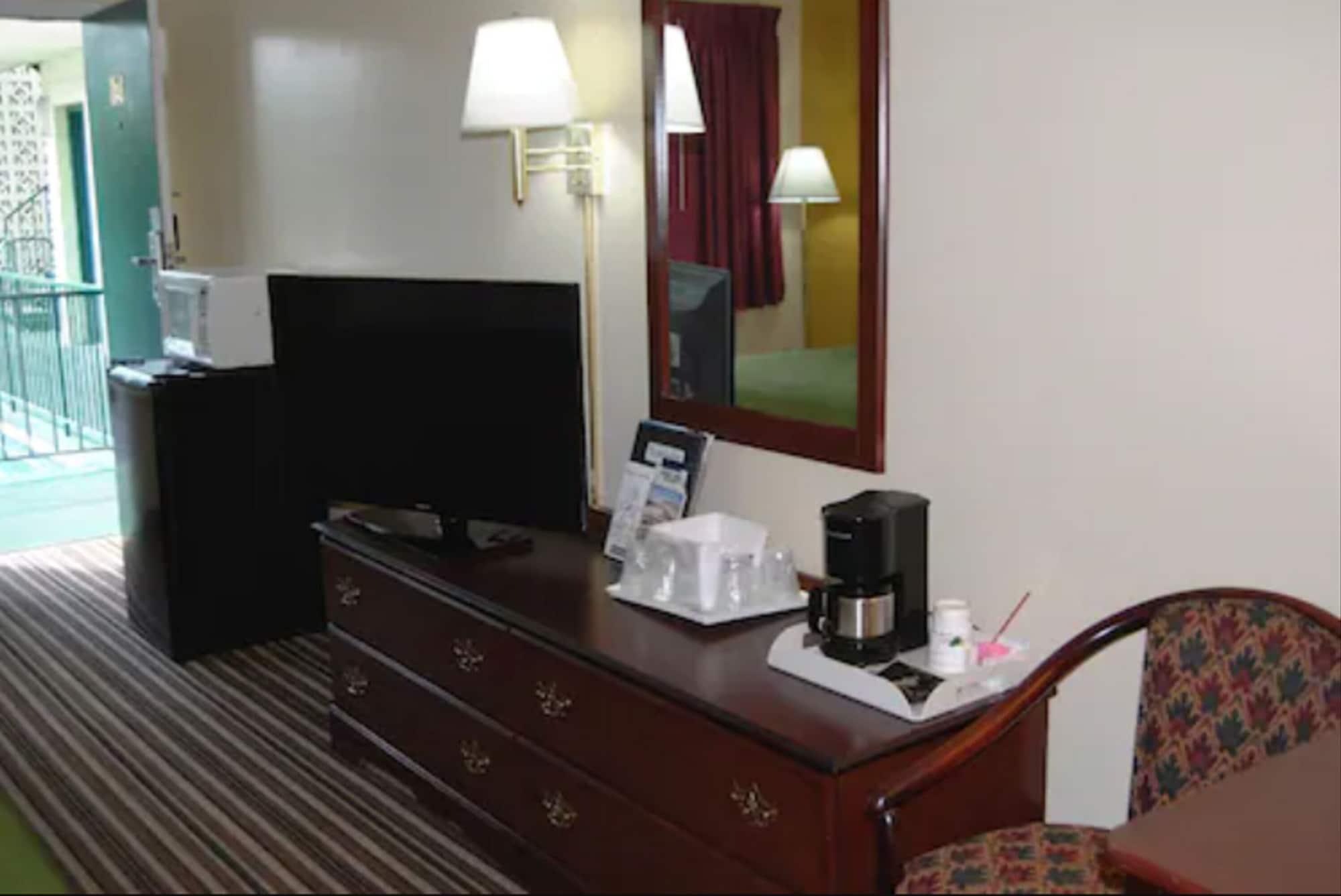 Travelodge By Wyndham צ'יימברסבורג מראה חיצוני תמונה