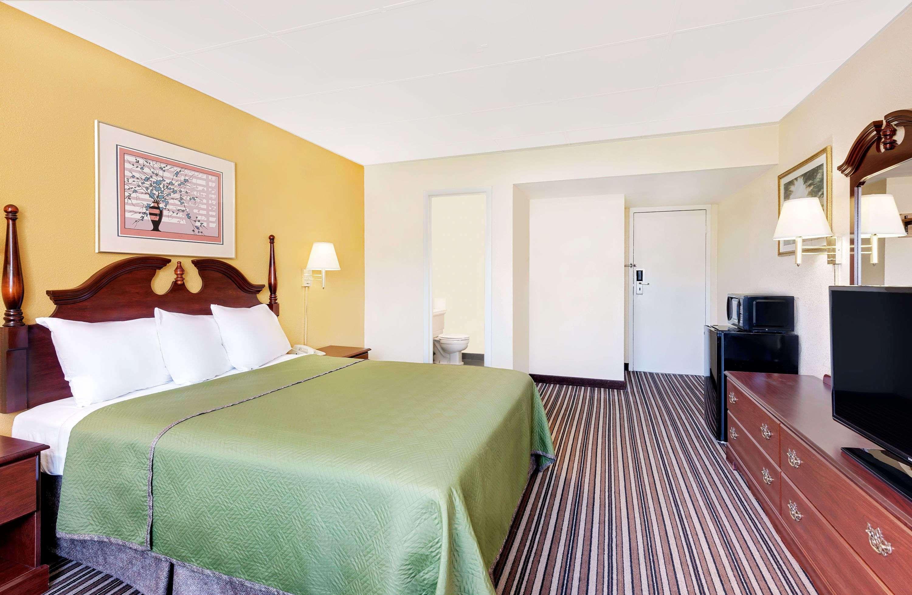 Travelodge By Wyndham צ'יימברסבורג מראה חיצוני תמונה
