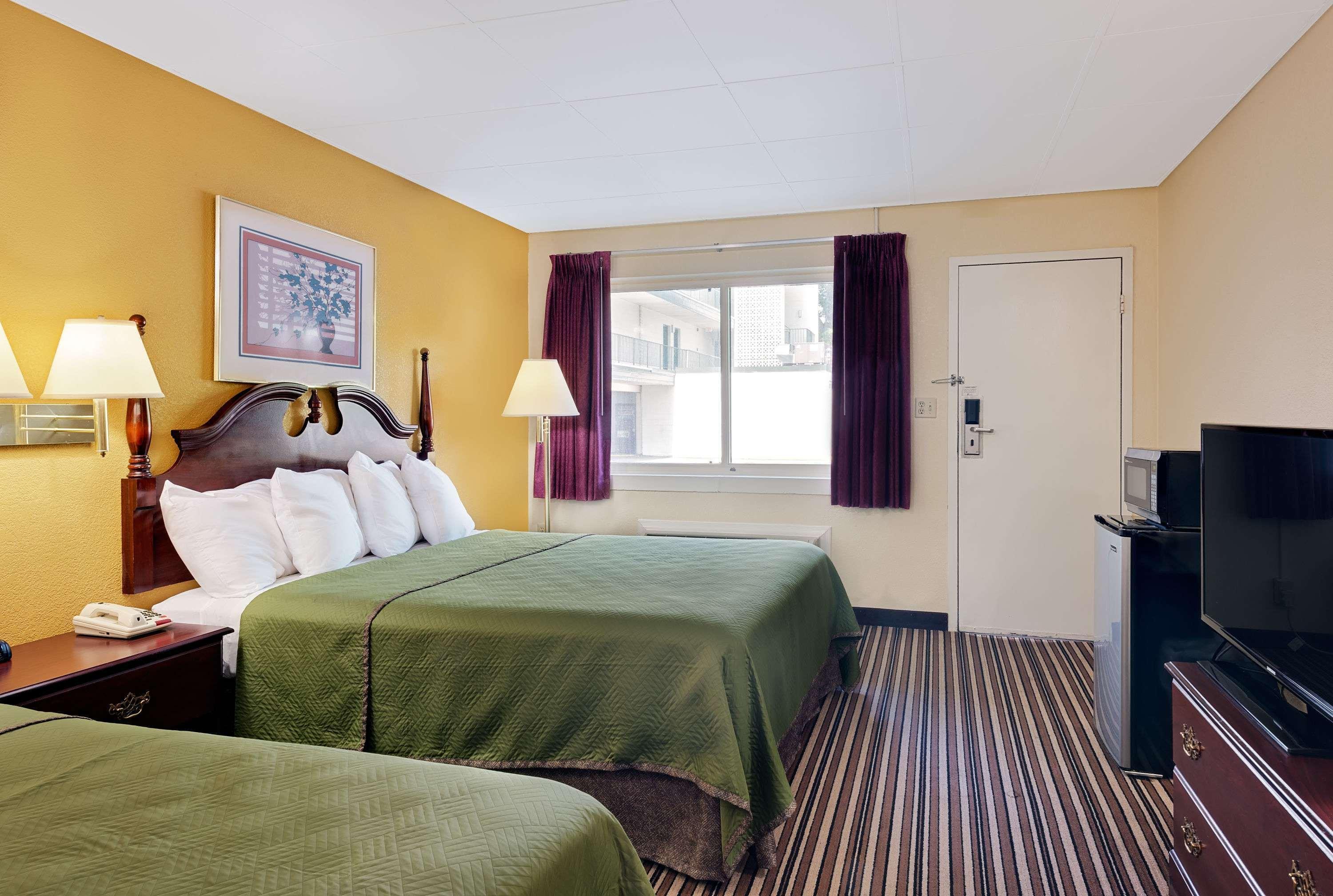 Travelodge By Wyndham צ'יימברסבורג מראה חיצוני תמונה
