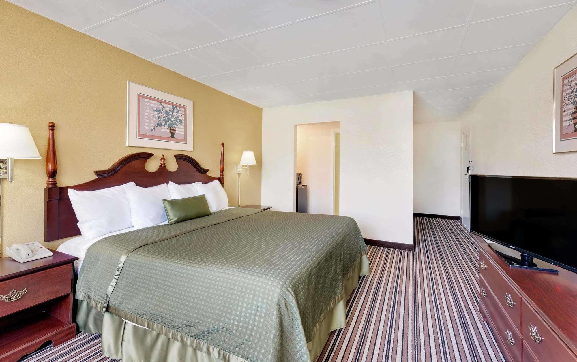 Travelodge By Wyndham צ'יימברסבורג מראה חיצוני תמונה